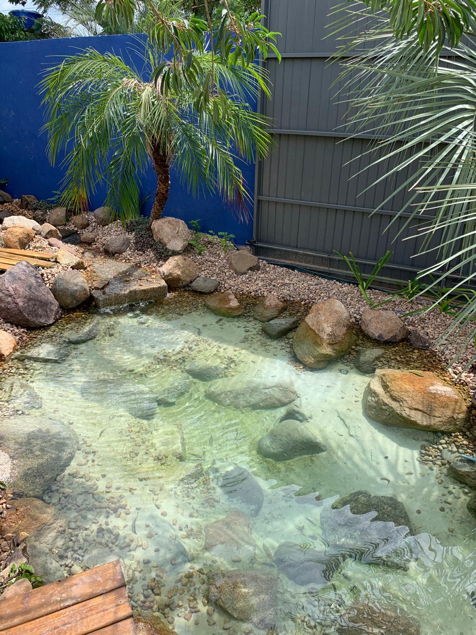 Cascata imponente que faz o fluxo d'água